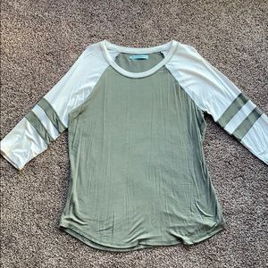 Quarter sleeve tshirt